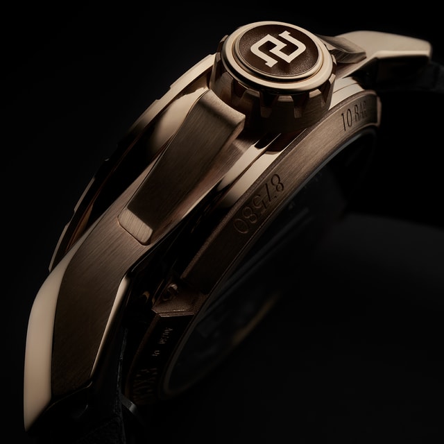 Roger Dubuis care & maintenance Excalibur crown detail