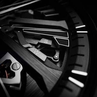 This close-up image highlights the function indicators, located at the 4 o'clock position. The display clearly shows whether the crown is in the Winding (W) or Setting (S) position, providing a visual aid for the wearer when adjusting the time.